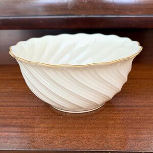 LENOX RICHMOND COLLECTION 8.25'' Swirl Bowl with 24K Gold Trim Vintage USA